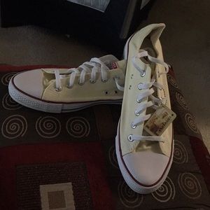 NWOT Pale Yellow Converse